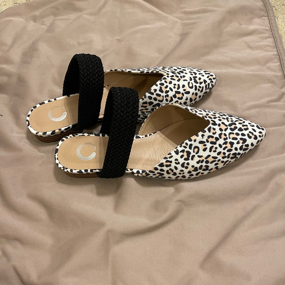 Cute leopard slides size 7.5